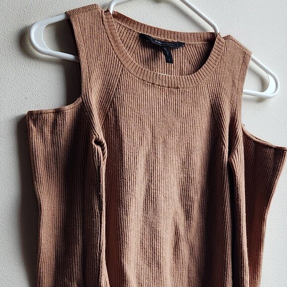 BCBG Camel Ribbed Cold Shoulder Jersey Size Small - Picture 2 of 8